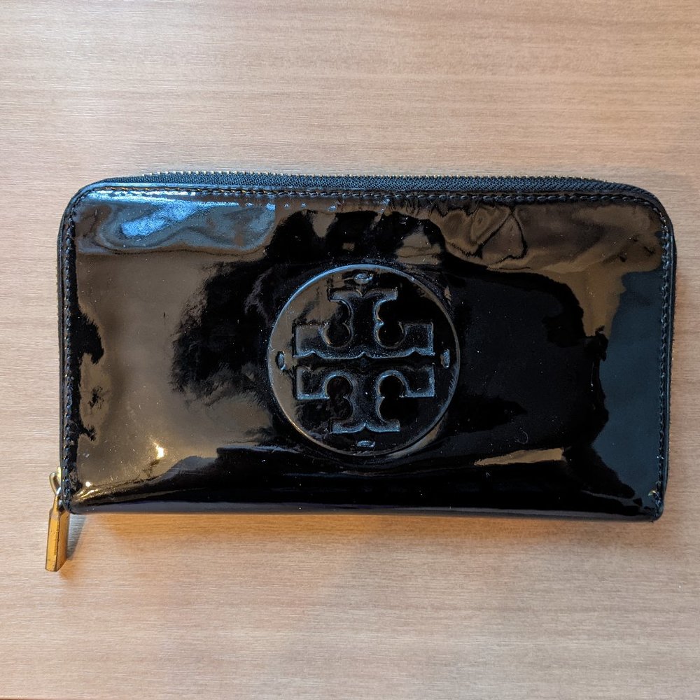 Tory Burch stacked patent zip continental wallet